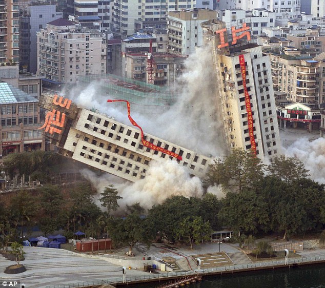 Building Falling - Factor of Safety in Building Construction