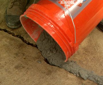 Concrete Cracks filling with Sand